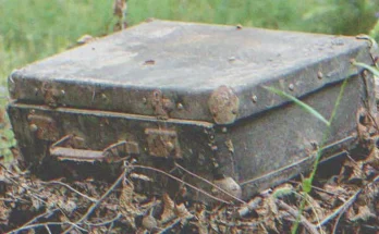 Old Man Sells Shabby Suitcase, Everyone Ignores Him except Lame Boy Who Agrees to Buy It — Story of the Day