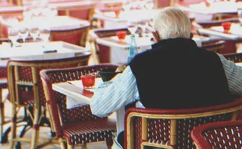 Old Man Promises to Wait for Woman He Loves at Their Favorite Cafe, Waits Nearly 20 Years After — Story of the Day