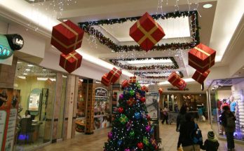 Breaking Tradition: 10 Major Retail Stores Stand Firm, Choosing ‘Merry Christmas’ Over ‘Happy Holidays’. Explore the details in the first comment