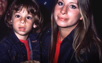 BARBRA STREISAND’S SON, who followed in his mother’s footsteps, DOESN’T LIKE BEING IN THE SPOTLIGHT.😳 HIS PHOTOS are below in the comments👇