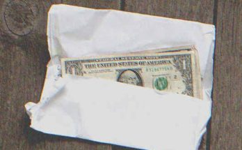 After Mom’s Death, Woman Leaves Sister 3 Dollar Bills and a Note as Her Inheritance – Story of the Day