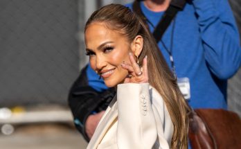 'She Really Needs New Pants': Users Discuss Jennifer Lopez's 'Dirty' Jeans on an Outing with Da