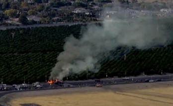 5 killed when small plane crashes through Arizona airport fence and hits car (VDIEO)