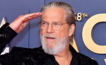 Jeff Bridges Stirs Mixed Reactions from Viewers After Awkward Moment at the CMA Awards - Details