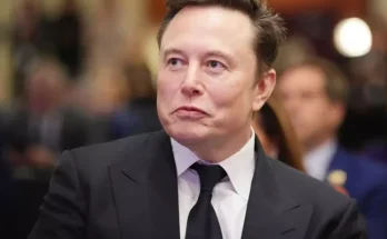 Elon Musk says he’s a 3,000-year-old time-traveling alien who is trying to return to his home planet