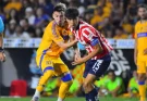 Chivas empata con Tigres en el regreso de Paunovic